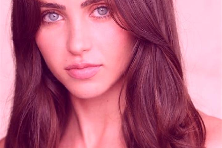 Zoe, 35, a brunette grey-eyed indian companion based in San Cristoforo. Offering 69, Tantra, BDSM. Available for incall and outcall, day and evening dates.