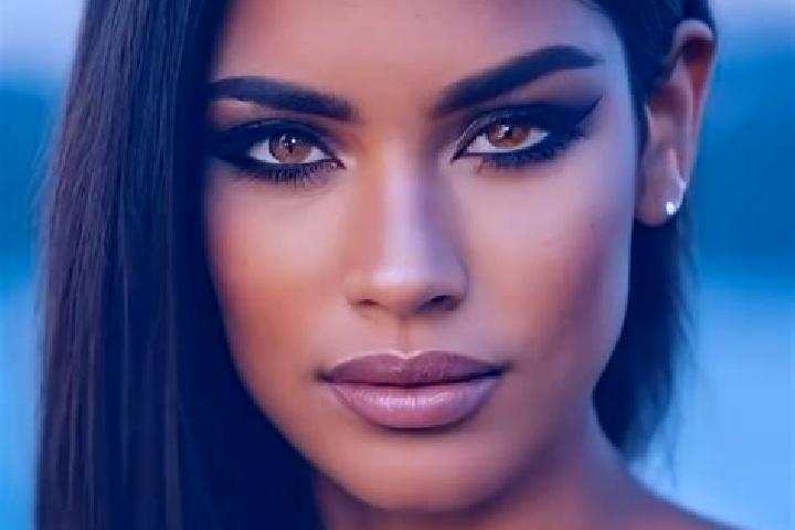 Zoe, 36, a black hazel-eyed latina companion based in Marcabamba. Offering GFE, Overnight, BDSM, OWO. Available for incall and outcall, day and evening dates.