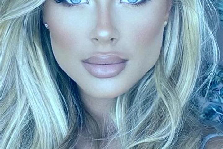 Zoe, 36, a blonde blue-eyed latina companion based in Mitai. Offering Domination, Striptease, BDSM. Available for incall and outcall, day and evening dates.