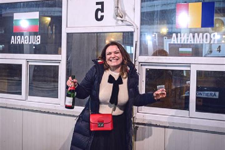 Zoe, 36 — Escort in Cladova, Romania