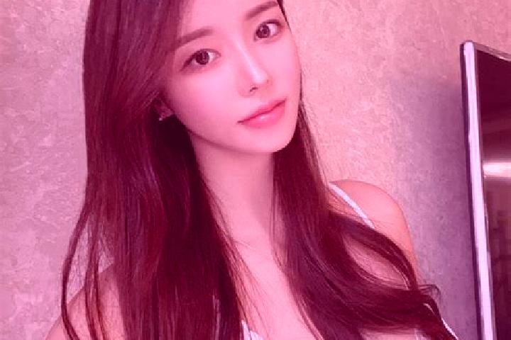 Zoe, 36 — Escort in Putrajawa, Indonesia