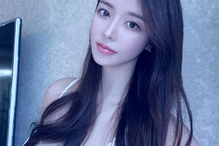 Zoe, 37 — Escort in Xiaruyue, China