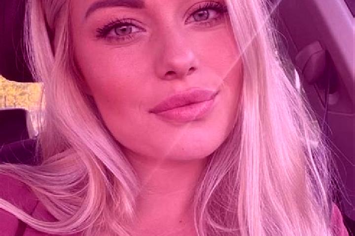 Zoe, 38, a blonde hazel-eyed european companion based in Quebrada de Oro. Offering Fetish, CIM, Dinner Date. Available for incall and outcall, day and evenin...