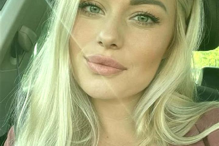 Zoe, 38, a blonde hazel-eyed mediterranean companion based in Bokino. Offering Roleplay, Fetish, Dinner Date. Available for incall and outcall, overnight boo...