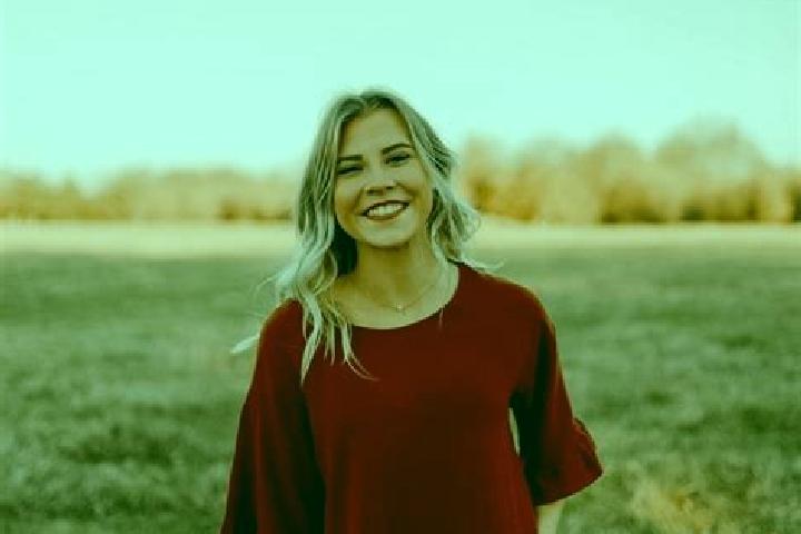 Zoe, 38 — Escort in Carl Junction, United States