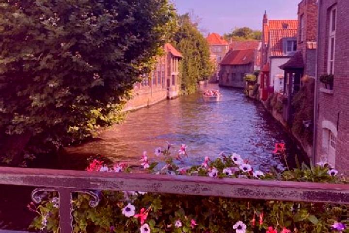Zoe, 39 — Escort in Bruges, France