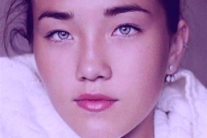 Zoey, 20, a chestnut amber-eyed caucasian companion based in Ath Thumamah Sab ah wa Arba un. Offering Tantra, Duos, Domination. Available for incall and outc...