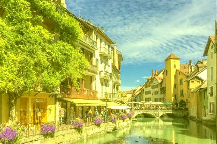 Zoey, 20 — Escort in Le Donjon, France