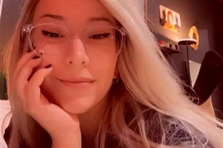 Zoey, 21, a blonde grey-eyed mixed companion based in Ferrada. Offering Dinner Date, 69, Erotic Massage, BDSM, Deep French Kissing. Available for incall and ...