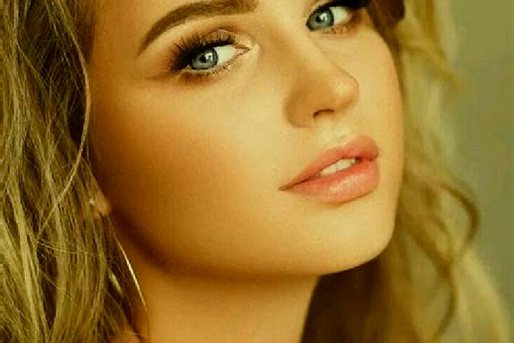 Zoey, 22, a dark blonde blue-eyed european companion based in Bijaenaka. Offering Tantra, Deep French Kissing. Available for incall and outcall, day and even...
