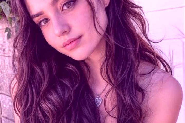 Zoey, 23, a auburn hazel-eyed mediterranean companion based in Manhasset Hills. Offering Roleplay, CIM, Dinner Date, A-Level. Available for incall and outcal...