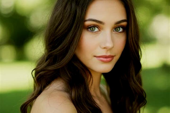 Zoey, 23, a brunette hazel-eyed european companion based in Samko. Offering Dinner Date, OWO, A-Level. Available for incall and outcall, day and evening dates.
