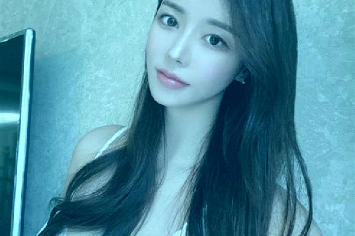 Zoey, 23 — Escort in Bixidong, China