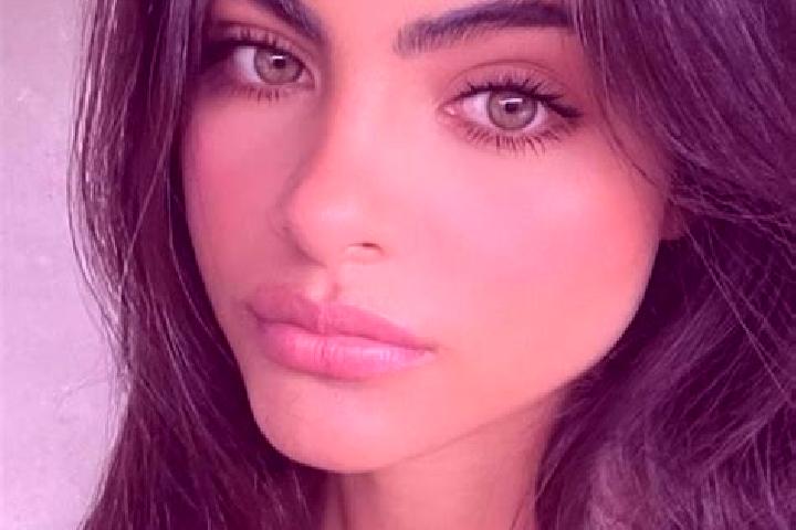 Zoey, 24, a brunette green-eyed caucasian companion based in Viznar. Offering GFE, OWO, Tantra, Roleplay, Striptease. Available for incall and outcall, overn...