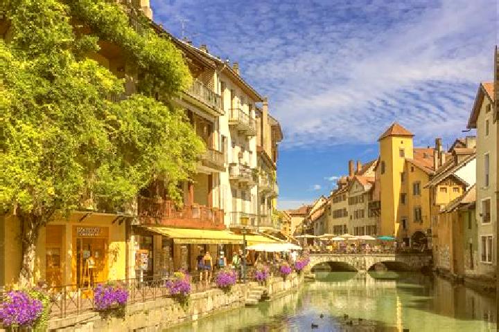Zoey, 24 — Escort in Artenay, France