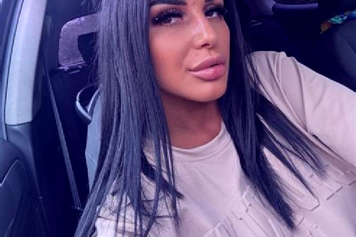 Zoey, 24 — Escort in Batesti, Romania