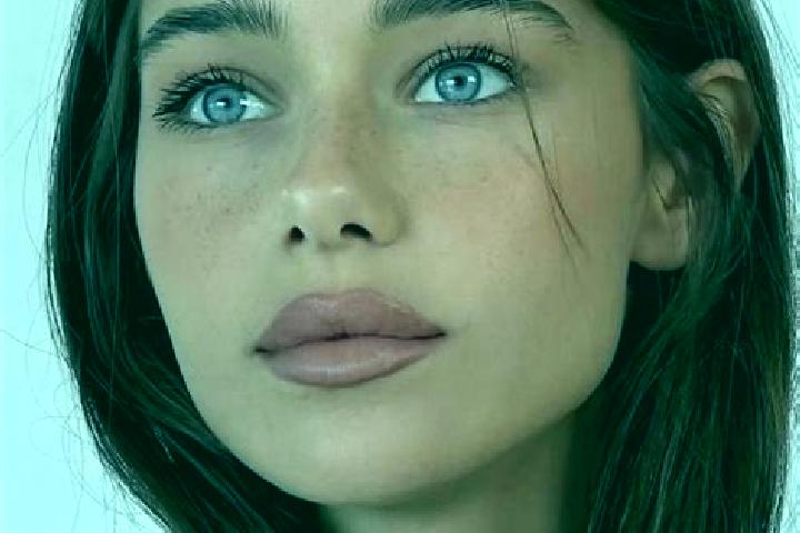 Zoey, 25, a brunette blue-eyed caucasian companion based in Eindhout. Offering Massage, Roleplay, Tantra. Available for incall and outcall, overnight booking...