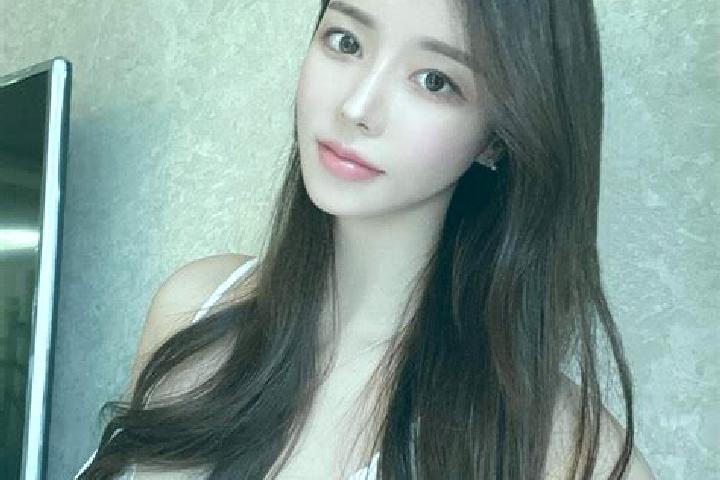 Zoey, 25 — Escort in Xingcan, China