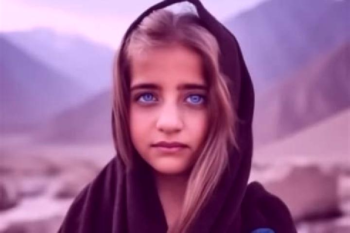 Zoey, 26, a blonde amber-eyed middle eastern companion based in Bennaes. Offering Fetish, Roleplay, Couples, Travel Companion. Available for incall and outca...