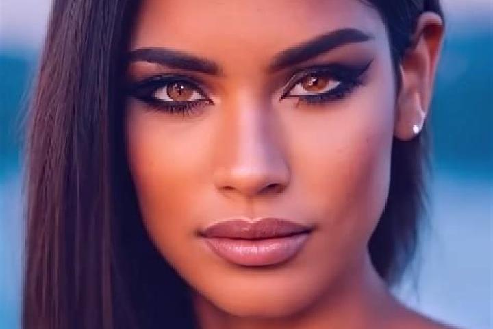 Zoey, 27, a black hazel-eyed latina companion based in Arlo. Offering Duos, Massage, Domination. Available for incall and outcall, overnight bookings available.