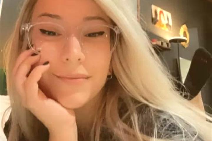 Zoey, 27, a dark blonde hazel-eyed caribbean companion based in Giavera del Montello. Offering Roleplay, Erotic Massage, Massage. Available for incall and ou...