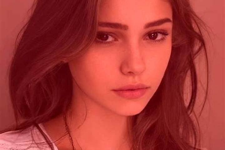 Zoey, 28, a chestnut brown-eyed slavic companion based in Eselnita. Offering Deep French Kissing, Prostate Massage, Overnight. Available for incall and outca...