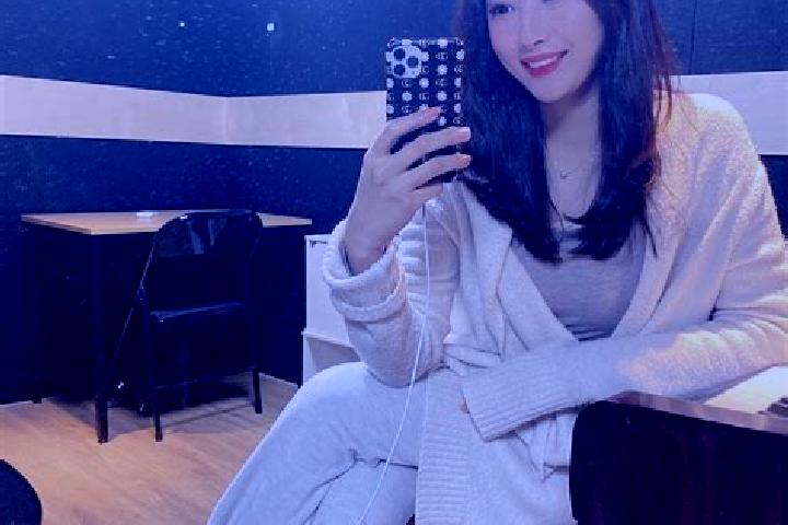 Zoey, 29 — Escort in Yelin, China