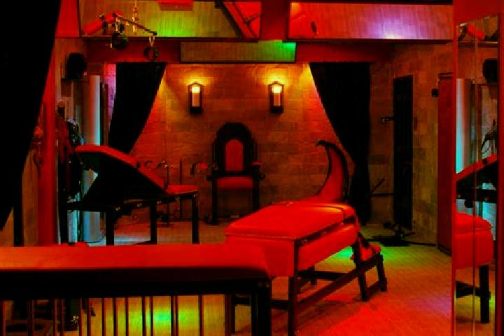 Zoey, 30, a red green-eyed caucasian companion based in San Claudio. Offering Erotic Massage, Fetish, BDSM, Striptease. Available for incall and outcall, ove...