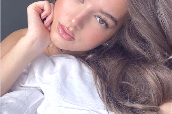 Zoey, 31, a chestnut dark-eyed latina companion based in Oreana. Offering Couples, Travel Companion, Domination, A-Level, Tantra. Available for incall and ou...