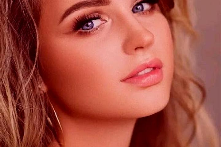 Zoey, 31, a dark blonde blue-eyed mediterranean companion based in Tashtyp. Offering Dinner Date, Striptease, Tantra, Domination. Available for incall and ou...