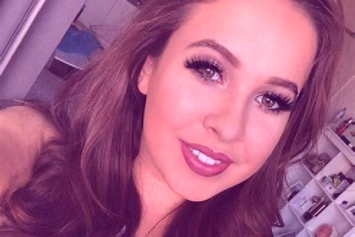 Zoey, 31, a red amber-eyed mediterranean companion based in Petegem-aan-de-Schelde. Offering Girlfriend Experience, Prostate Massage, Tantra, Overnight. Avai...