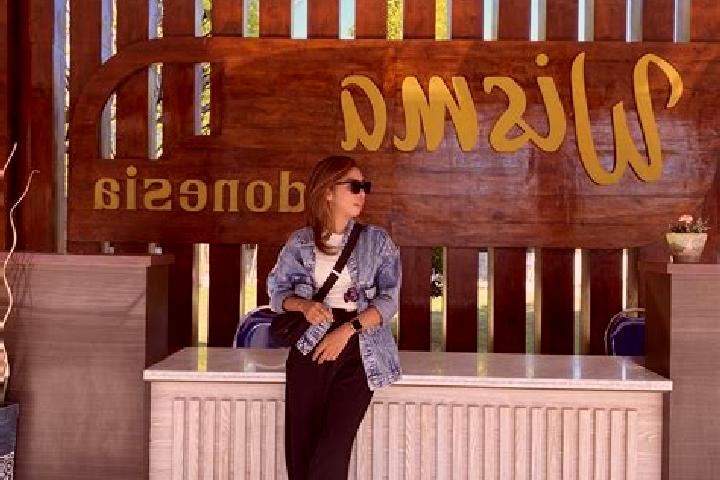 Zoey, 31 — Escort in Tuamese, Indonesia