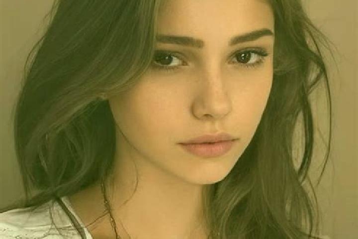 Zoey, 32, a chestnut brown-eyed slavic companion based in Yuanda. Offering Duos, BDSM, Massage. Available for incall and outcall, day and evening dates.