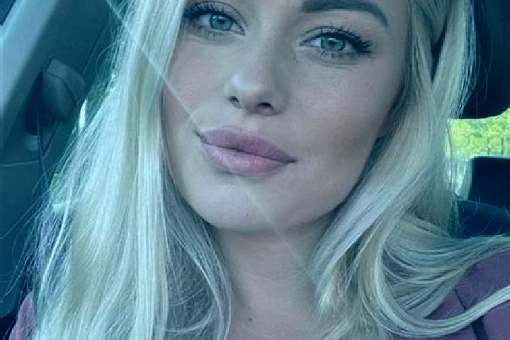 Zoey, 33, a blonde hazel-eyed european companion based in Neuhaus am Rennweg. Offering Girlfriend Experience, Duos, Massage, Dinner Date. Available for incal...