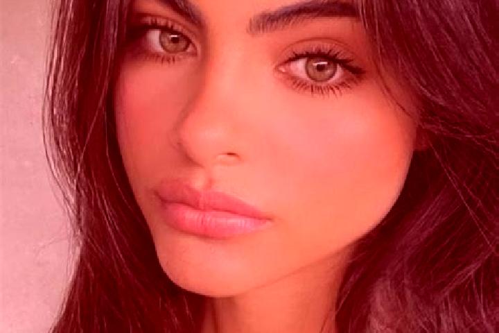 Zoey, 33, a brunette dark-eyed middle eastern companion based in Mouscron. Offering Overnight, Travel Companion, Duos. Available for incall and outcall, over...