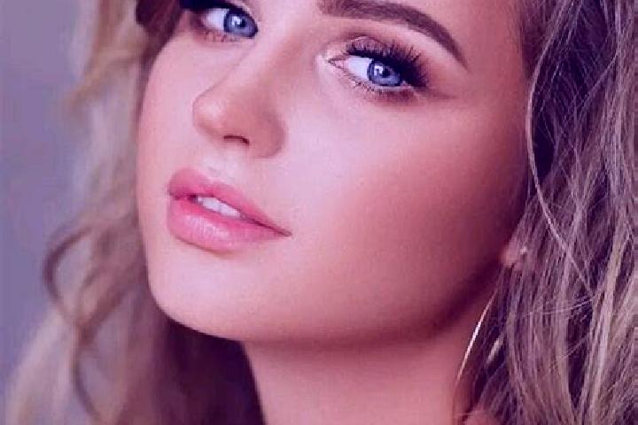 Zoey, 35, a dark blonde blue-eyed ebony companion based in Libouchec. Offering A-Level, Couples, Duos, Deep French Kissing, Striptease. Available for incall ...