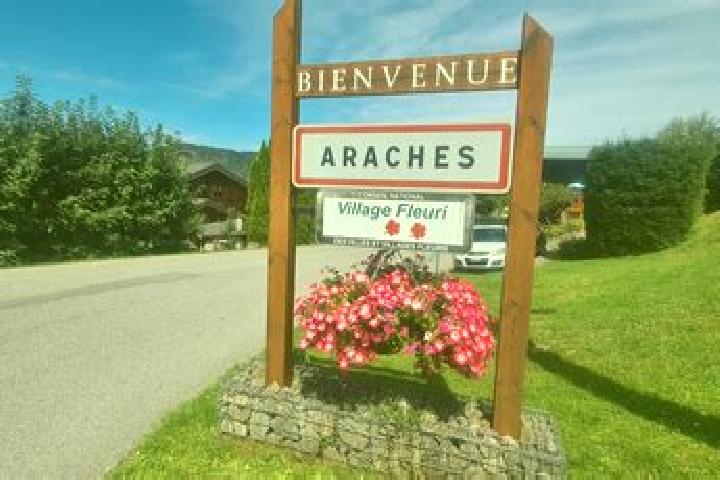 Zoey, 35 — Escort in Araches-la-Frasse, France