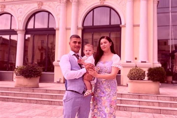 Zoey, 35 — Escort in Macea, Romania
