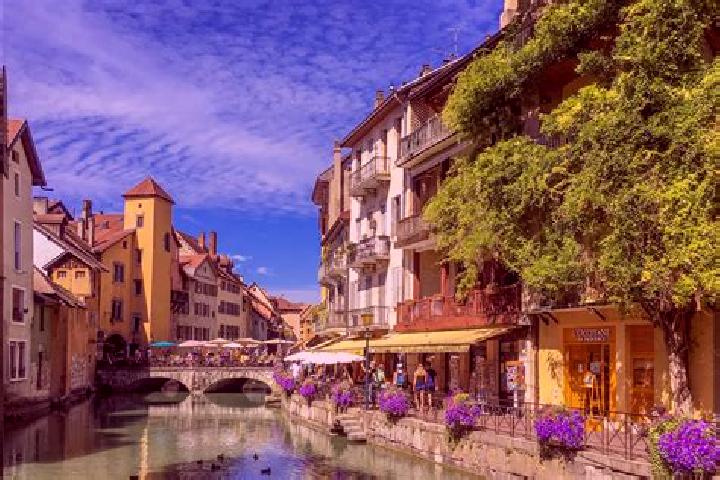 Zoey, 35 — Escort in Verduron, France