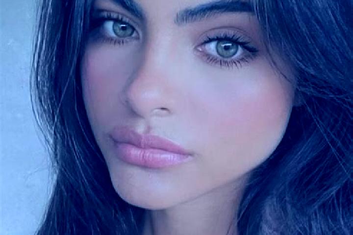 Zoey, 36, a black hazel-eyed ebony companion based in Viane. Offering Girlfriend Experience, Roleplay. Available for incall and outcall, day and evening dates.