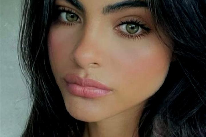 Zoey, 36, a brunette grey-eyed european companion based in Karikad. Offering GFE, Duos, Couples. Available for incall and outcall, overnight bookings available.
