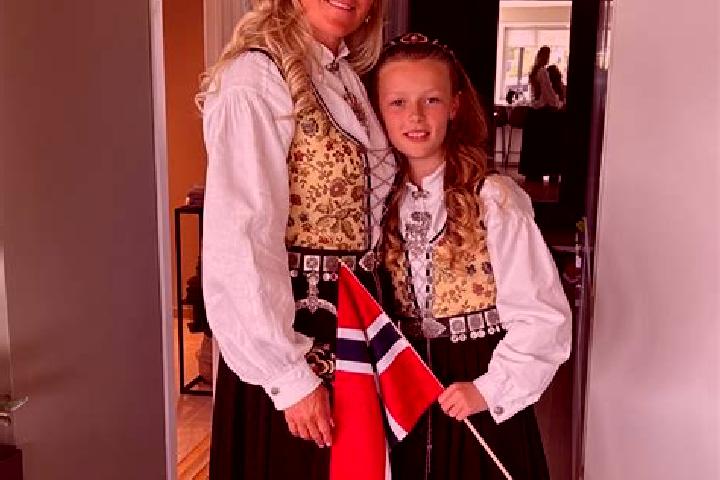 Zoey, 36 — Escort in Kleppe, Norway