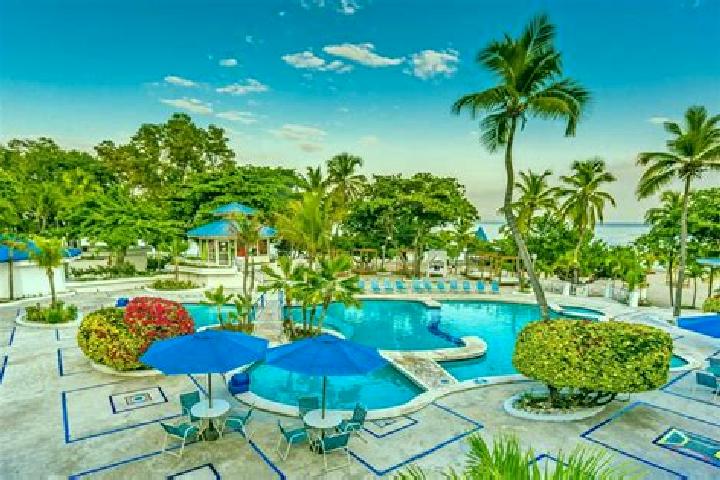 Zoey, 36 — Escort in Limonade, Haiti