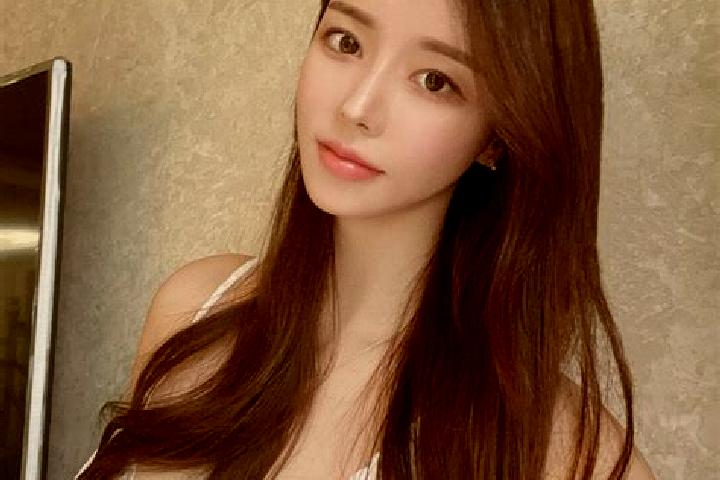 Zoey, 37 — Escort in Pingchao, China